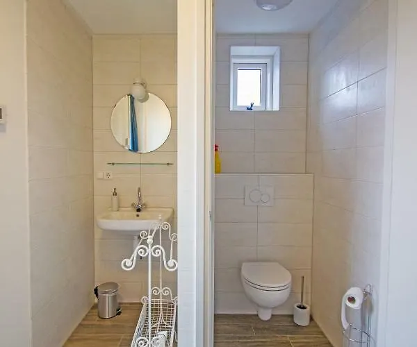 “te Warskip Bij Blokvis” Bed & Breakfast