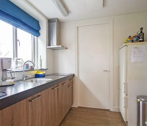 “te Warskip Bij Blokvis” Bed & Breakfast *