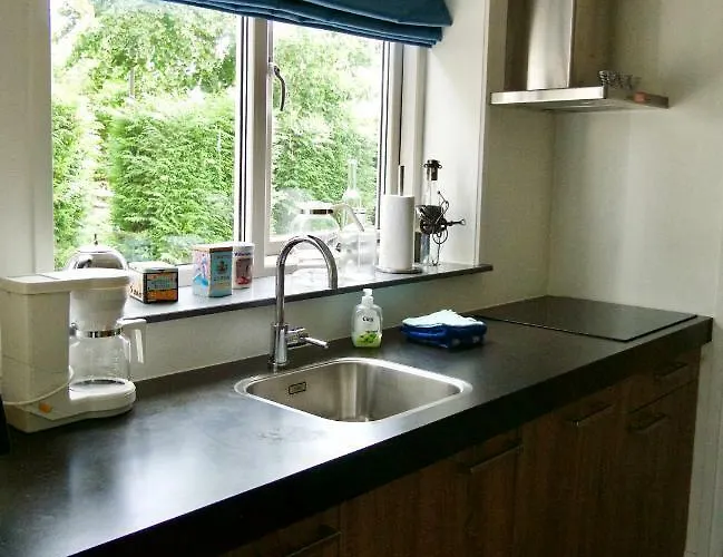 “te Warskip Bij Blokvis” Bed & Breakfast Medemblik