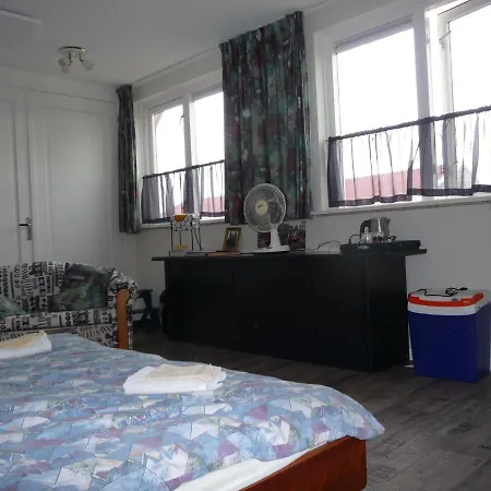 “te Warskip Bij Blokvis” Bed & Breakfast Medemblik